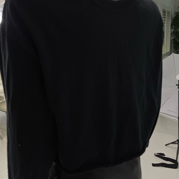 Forever 21. Black long sleeve crop top. With fire design on sleeve. - Picture 4 of 4